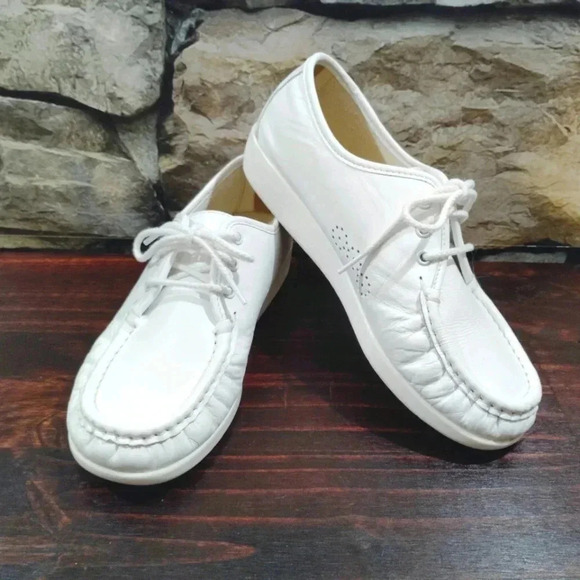 SAS Siesta Moccasins White Leather Nurse Career Soft Step Heel Sz 8 Wide - Picture 1 of 16